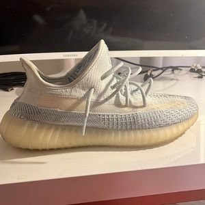 Yeezy 350 V2 Cloud White